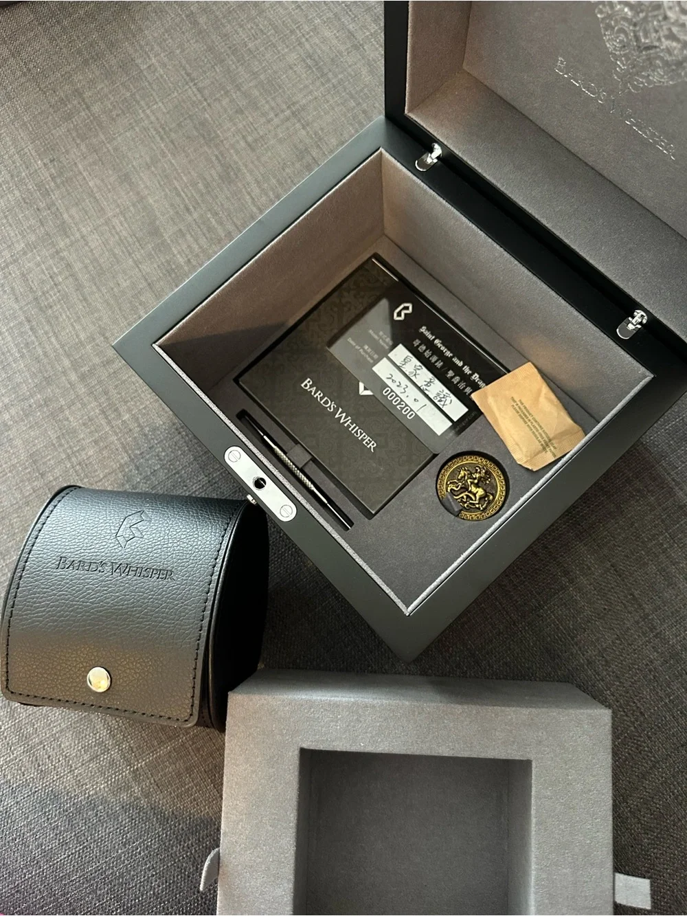 Bard’s whisper / Ornate Gold and Black Smartwatch with Decorative Dial